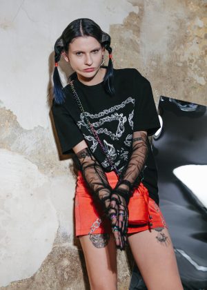 T-SHIRT CHAIN 01